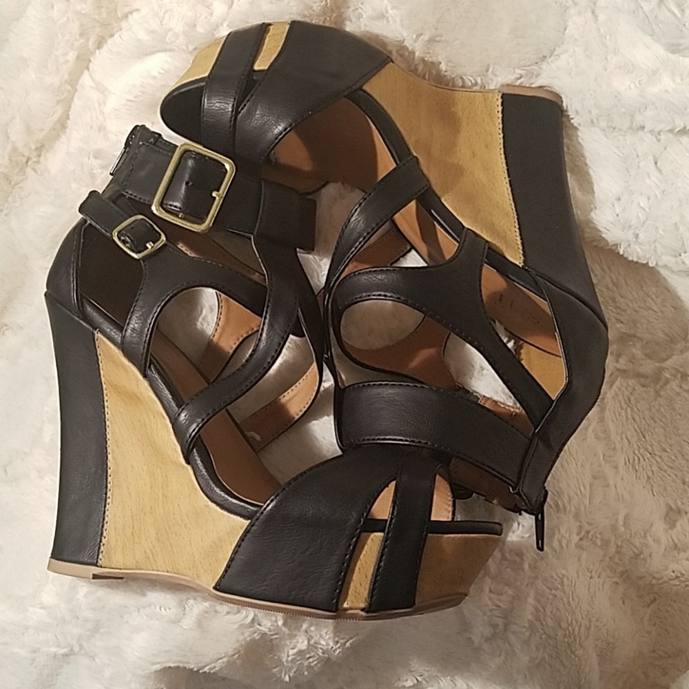 Black wedges